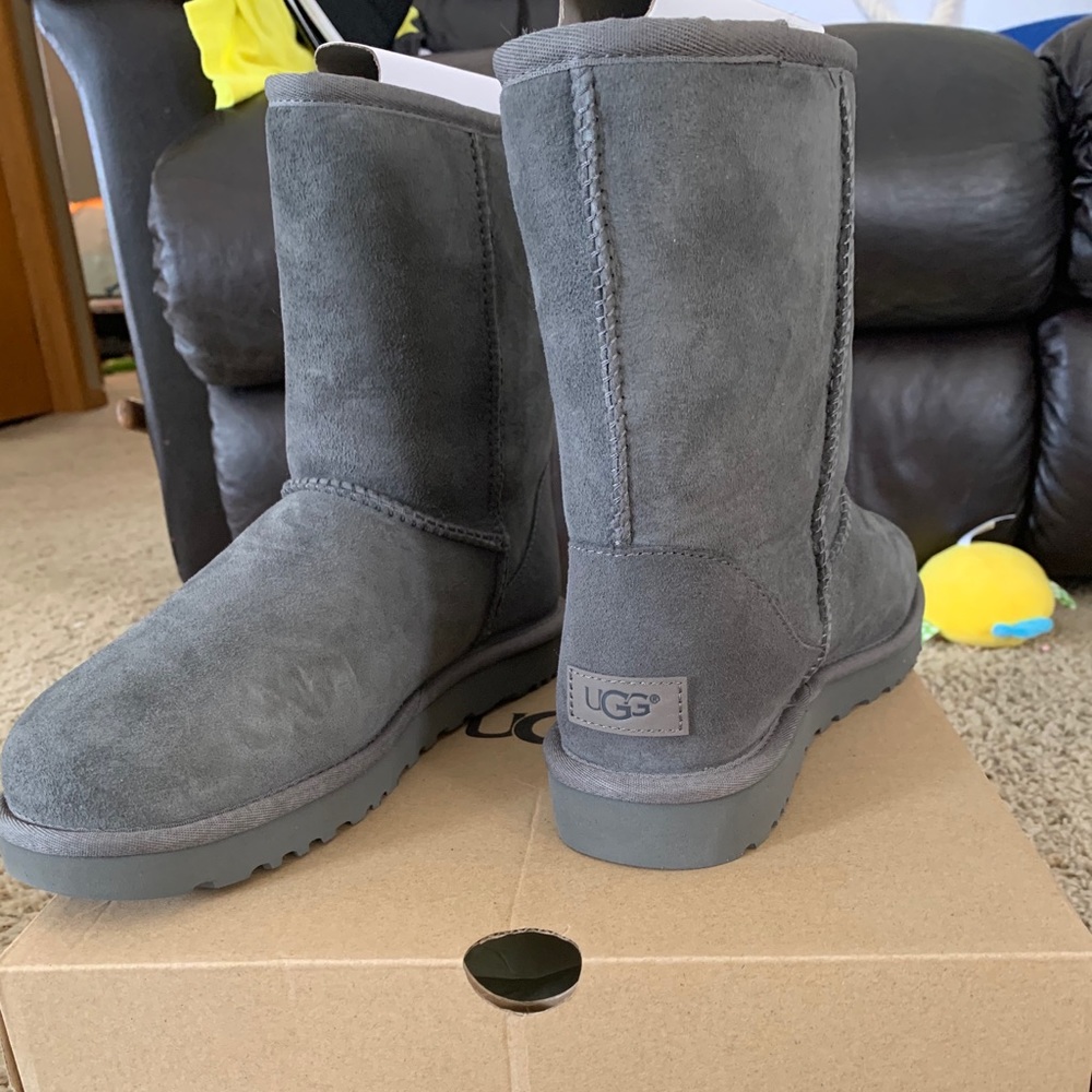 COPY - Grey Classic UGG short II boot NWT